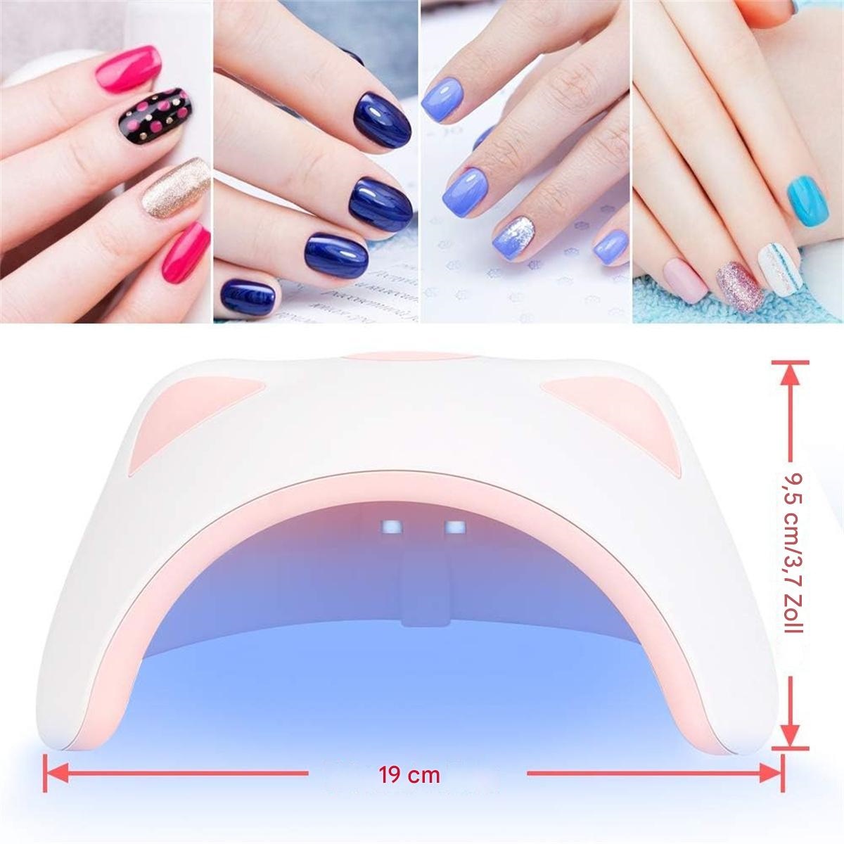 Eine UV-Nagellampe mit verschiedenen Nagelkunst-Beispielen. Die Lampe ist weiß mit rosa Akzenten und steht auf einer weißen Oberfläche.