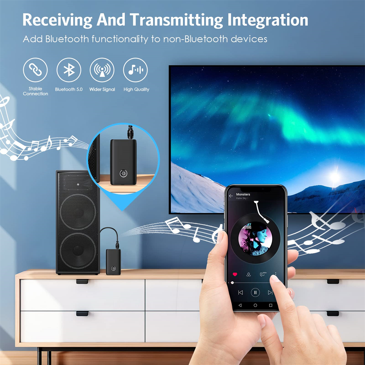 Eine Hand hält ein Telefon mit Musiksteuerung, verbunden mit Lautsprechern und einem Fernseher.
