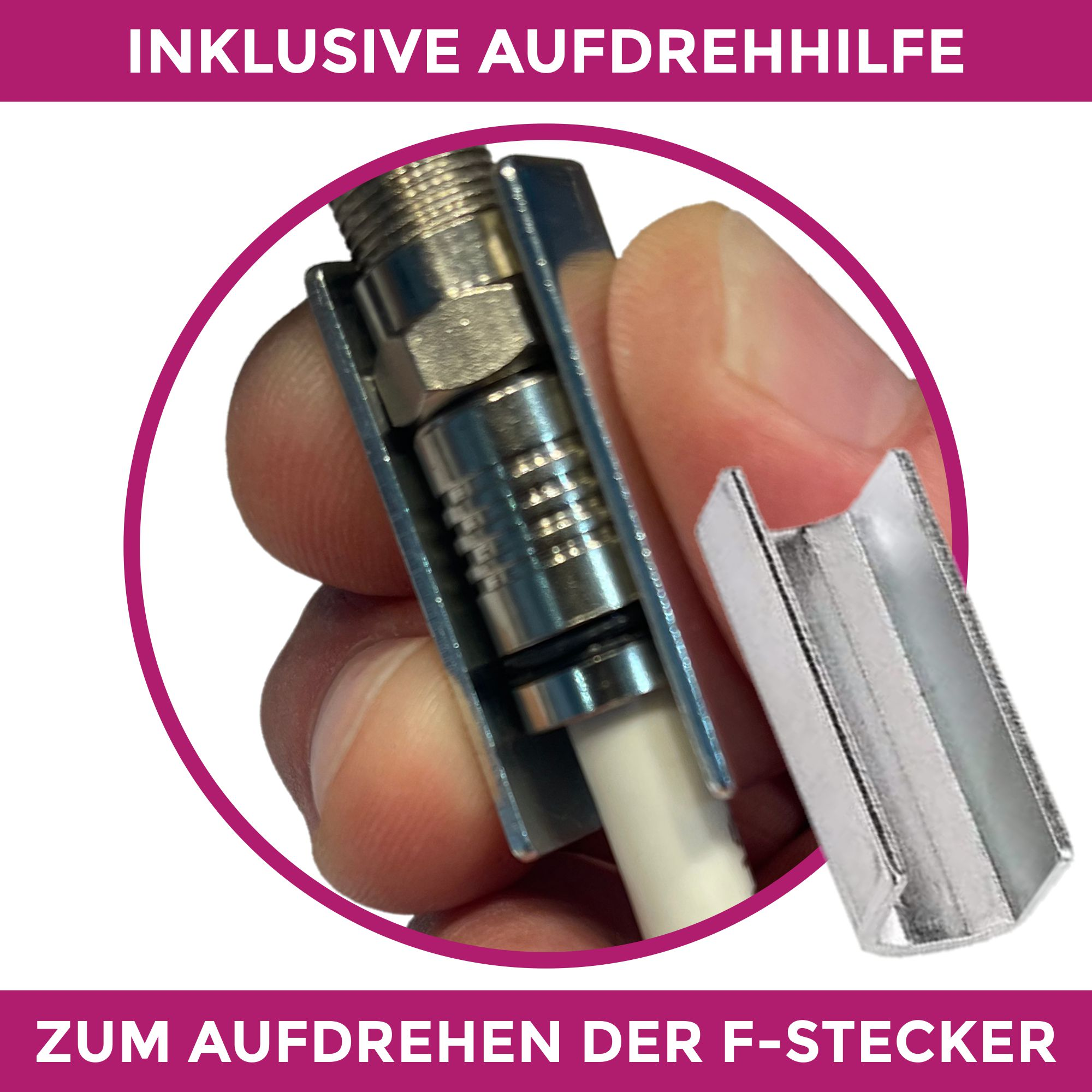 Hände einer Person, die einen Kabelanschluss montieren. Der Stecker ist silberfarben mit einem weißen Kabel.