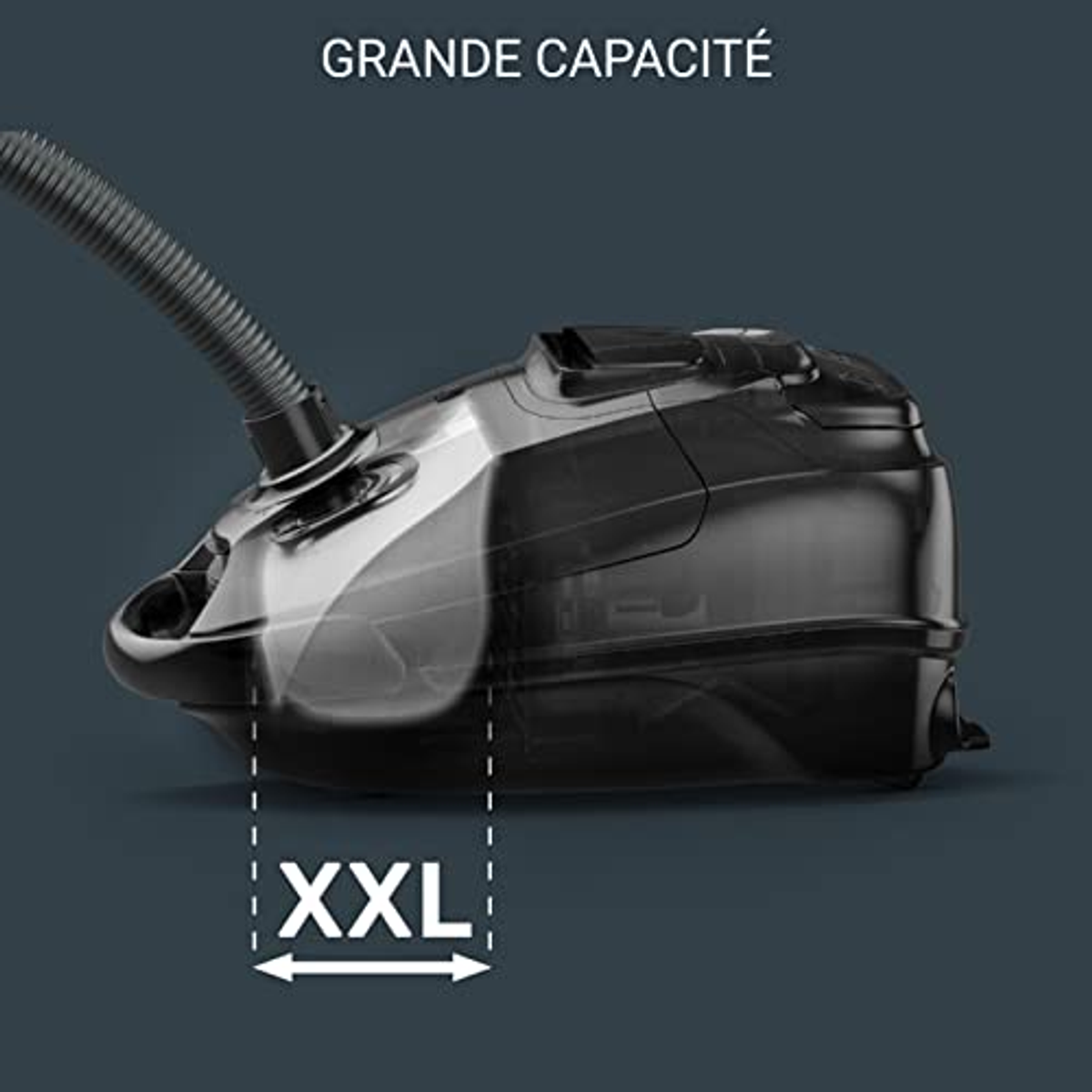 Czarny odkurzacz, widok z boku. Tekst: Grande Capacité (Duża pojemność). Strzałka XXL wskazuje pojemność.