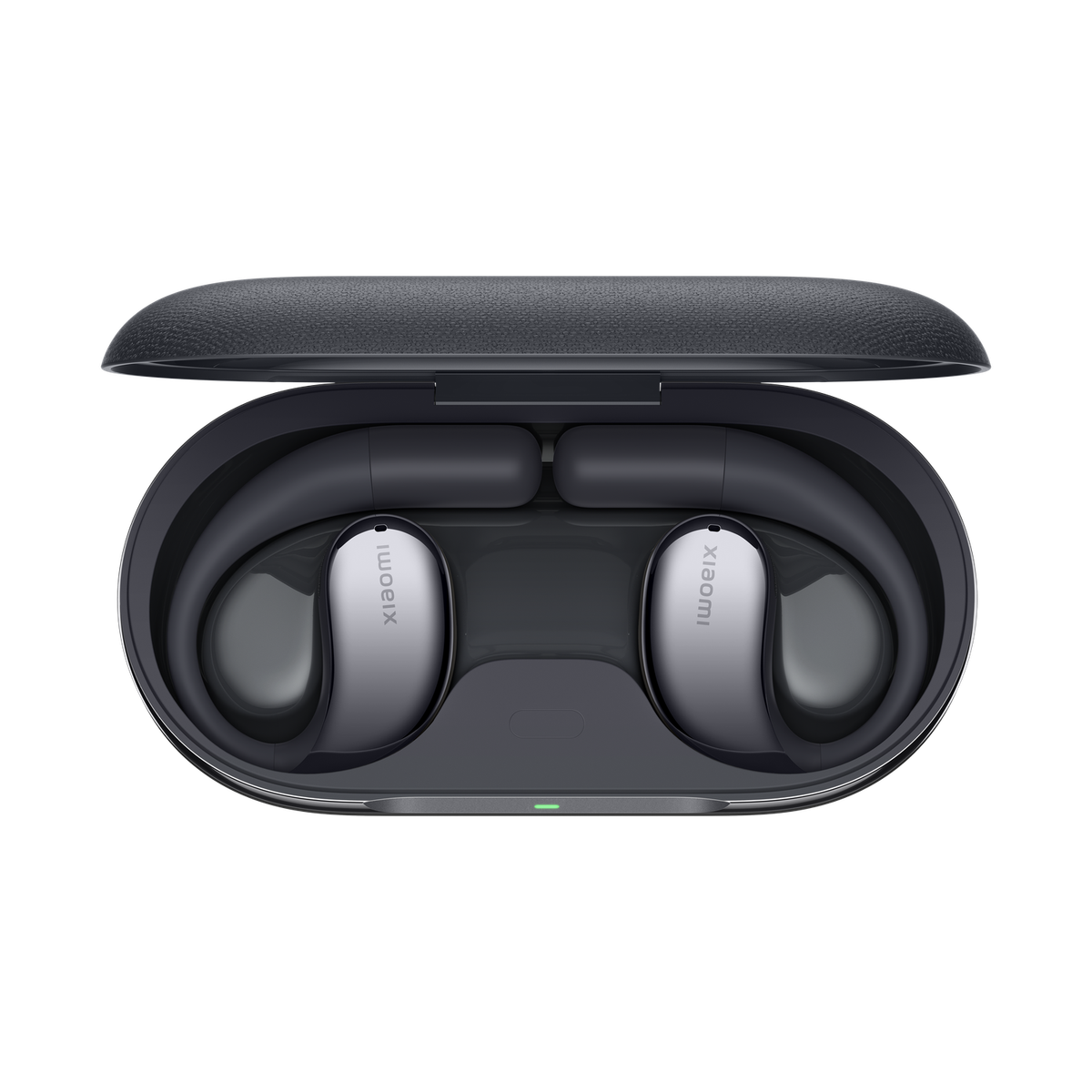 Para czarnych słuchawek Xiaomi w etui ładującym. Etui jest otwarte i pokazuje słuchawki.