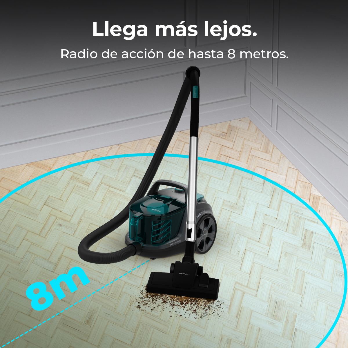 Una aspiradora en un piso de madera, con un círculo azul que muestra 8 metros de alcance. El texto dice 8m.