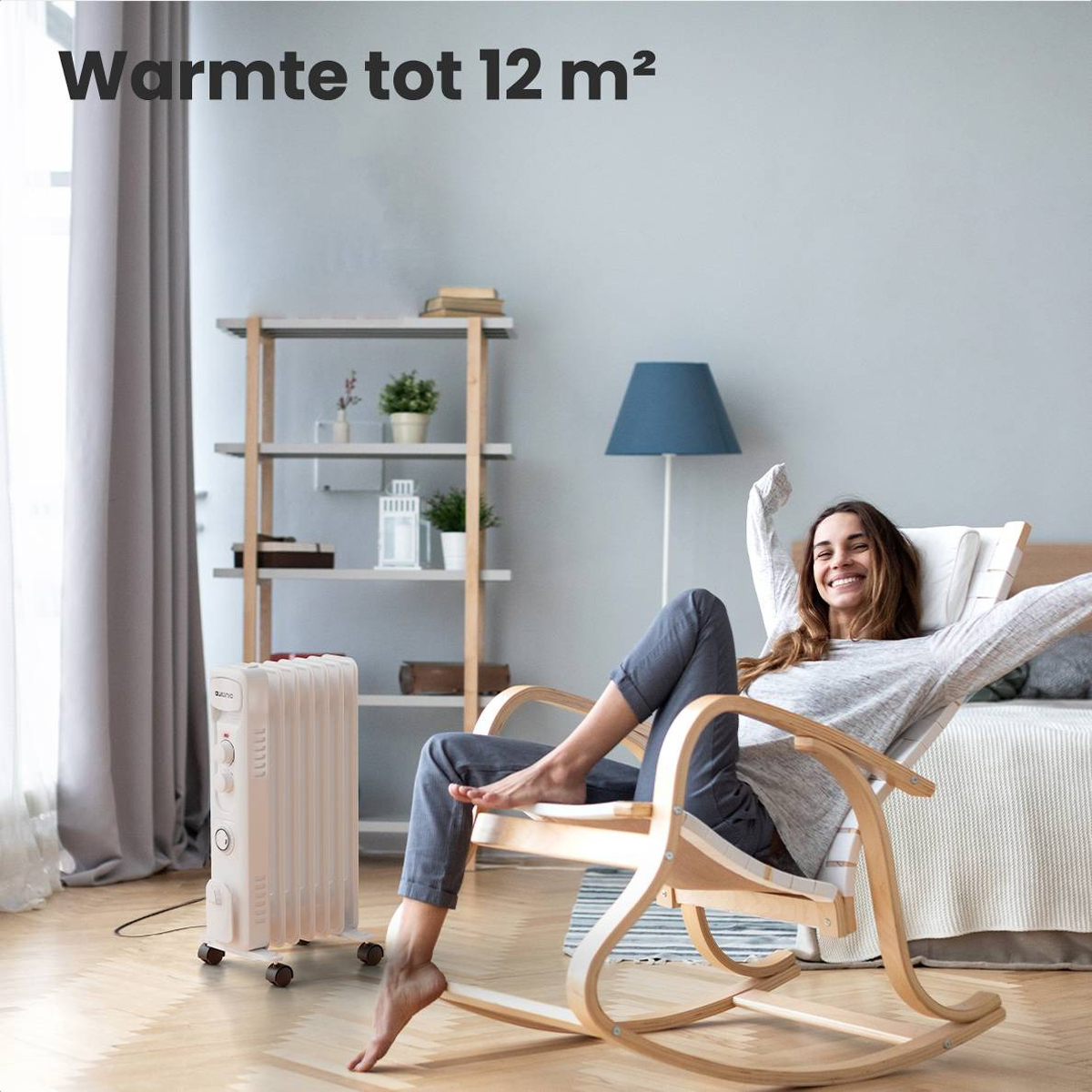 Frau im Stuhl, Heizkörper links. Der Raum ist hell.