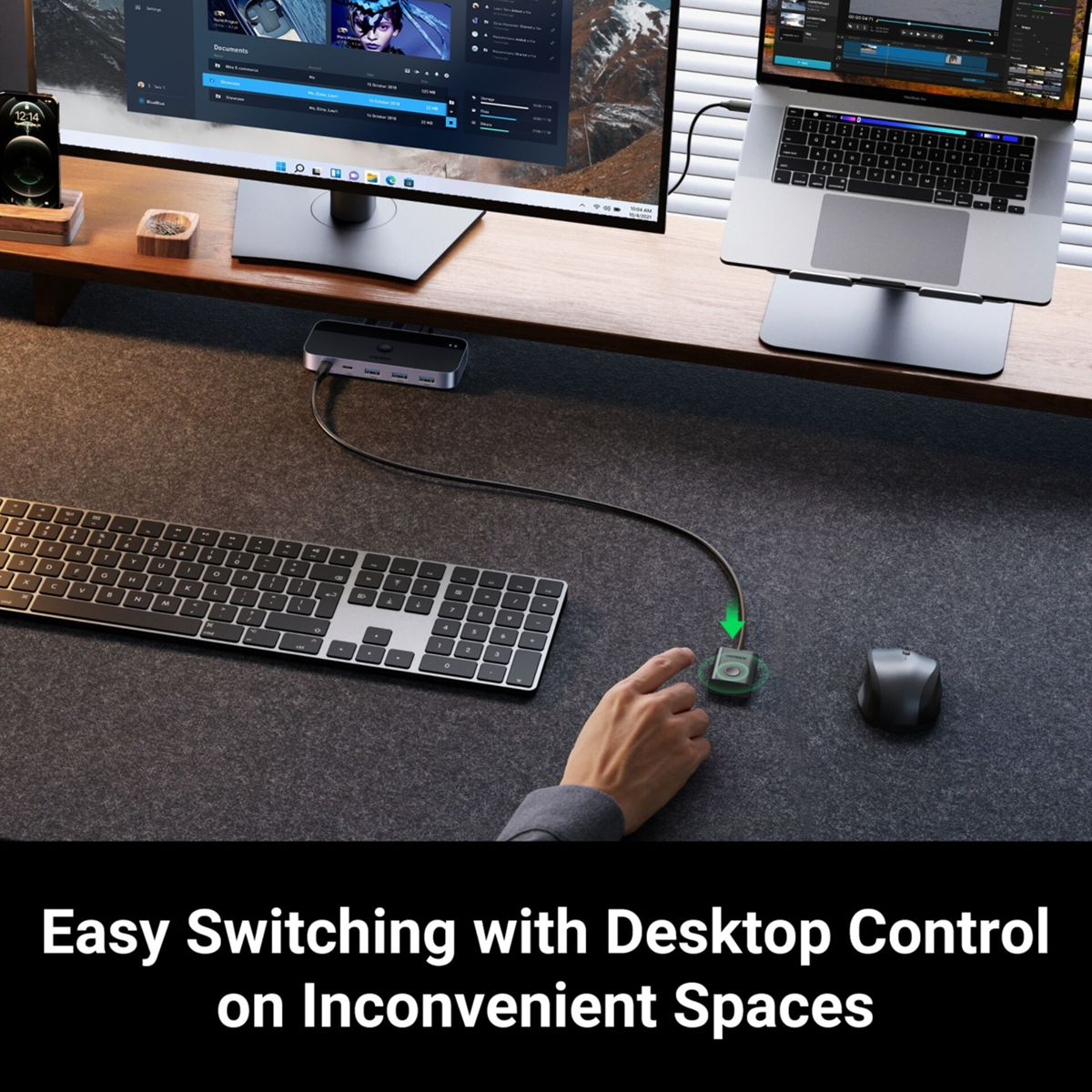 Konfiguracja biurka z laptopem, klawiaturą, myszą i hubem USB. Tekst: Łatwe przełączanie...
