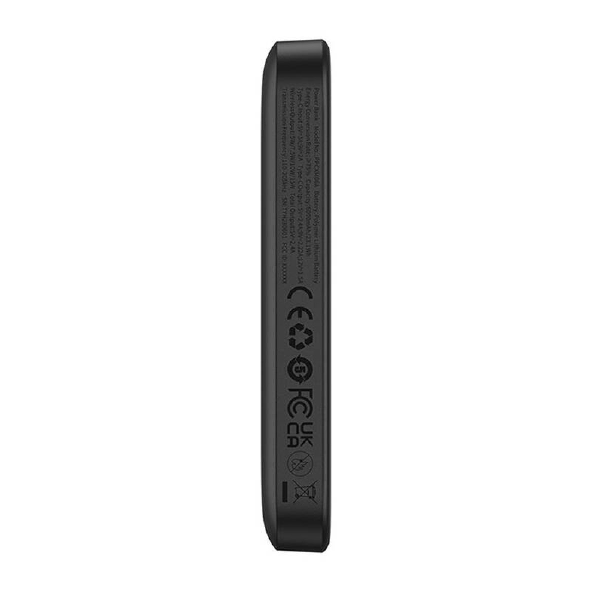 Eine schwarze Powerbank mit Logos und Text auf der Seite. Der Hintergrund ist weiß.