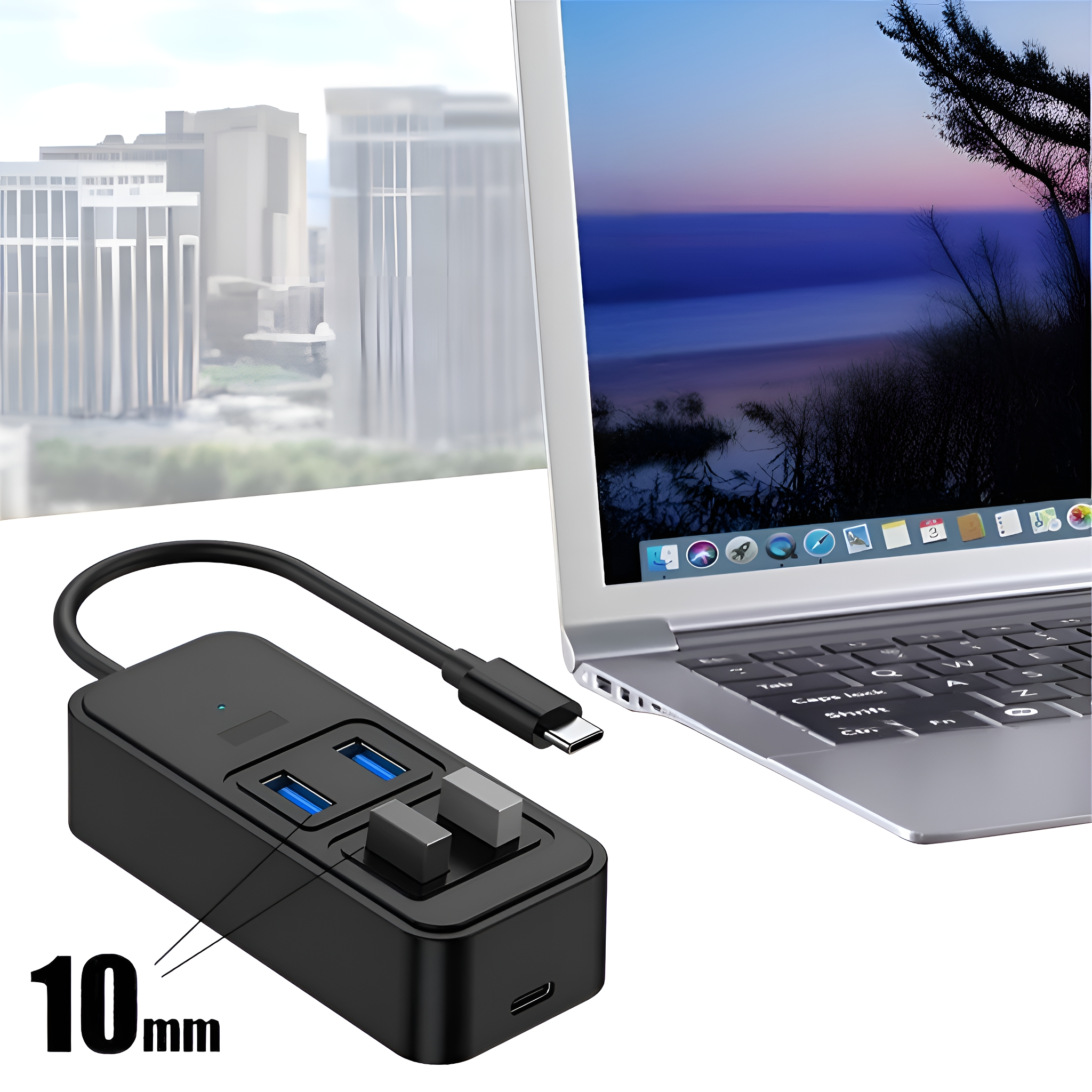 Schwarzer USB-Hub, an einen Laptop angeschlossen. Zeigt die Abmessung 10 mm. Hintergrund ist eine Stadtansicht.