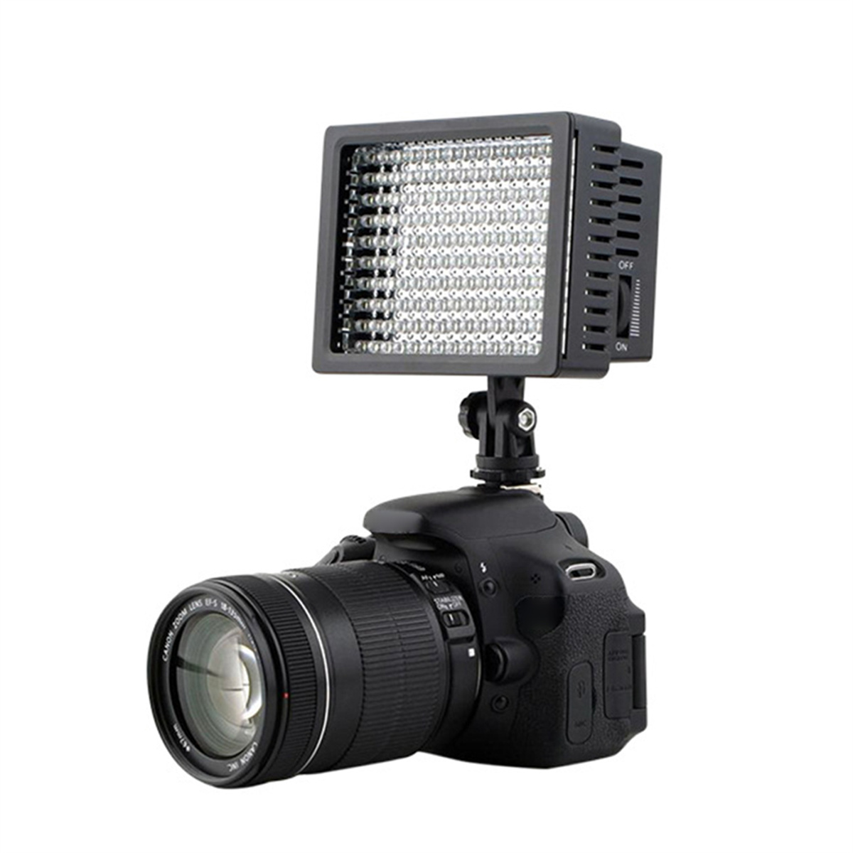 Eine schwarze Kamera mit einem hellen LED-Licht befestigt. Das Licht ist rechteckig und hat viele kleine LED-Lampen.