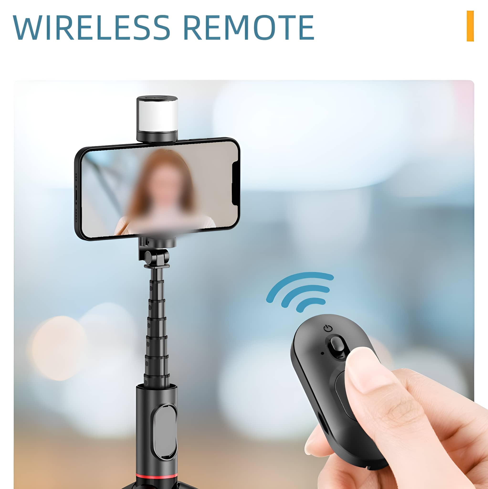 Eine Person hält eine schwarze Fernbedienung, die auf ein Telefon mit einem Selfie-Stick zeigt.