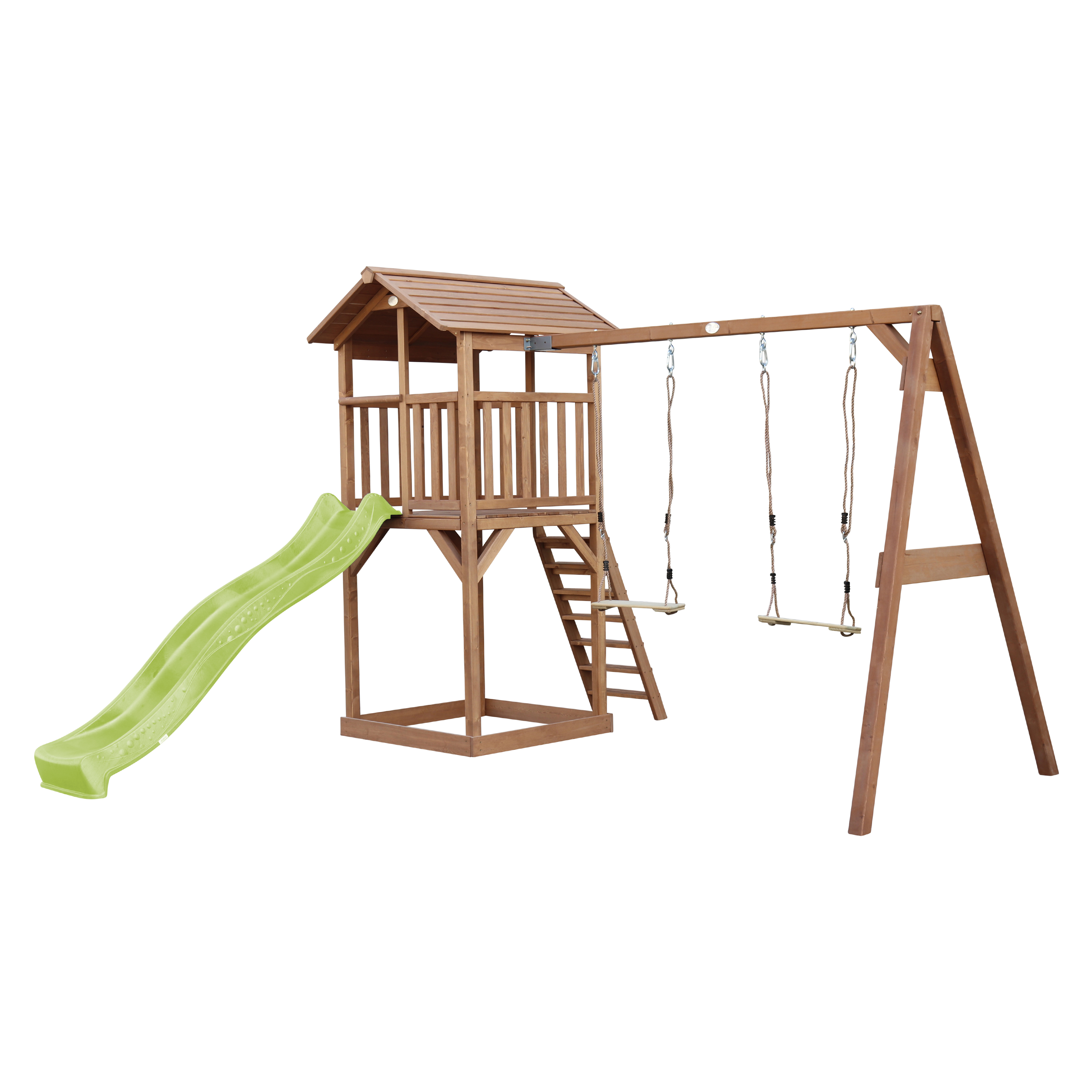 Spielplatz aus Holz mit Rutsche, Leiter und Schaukeln, isoliert auf Weiß.