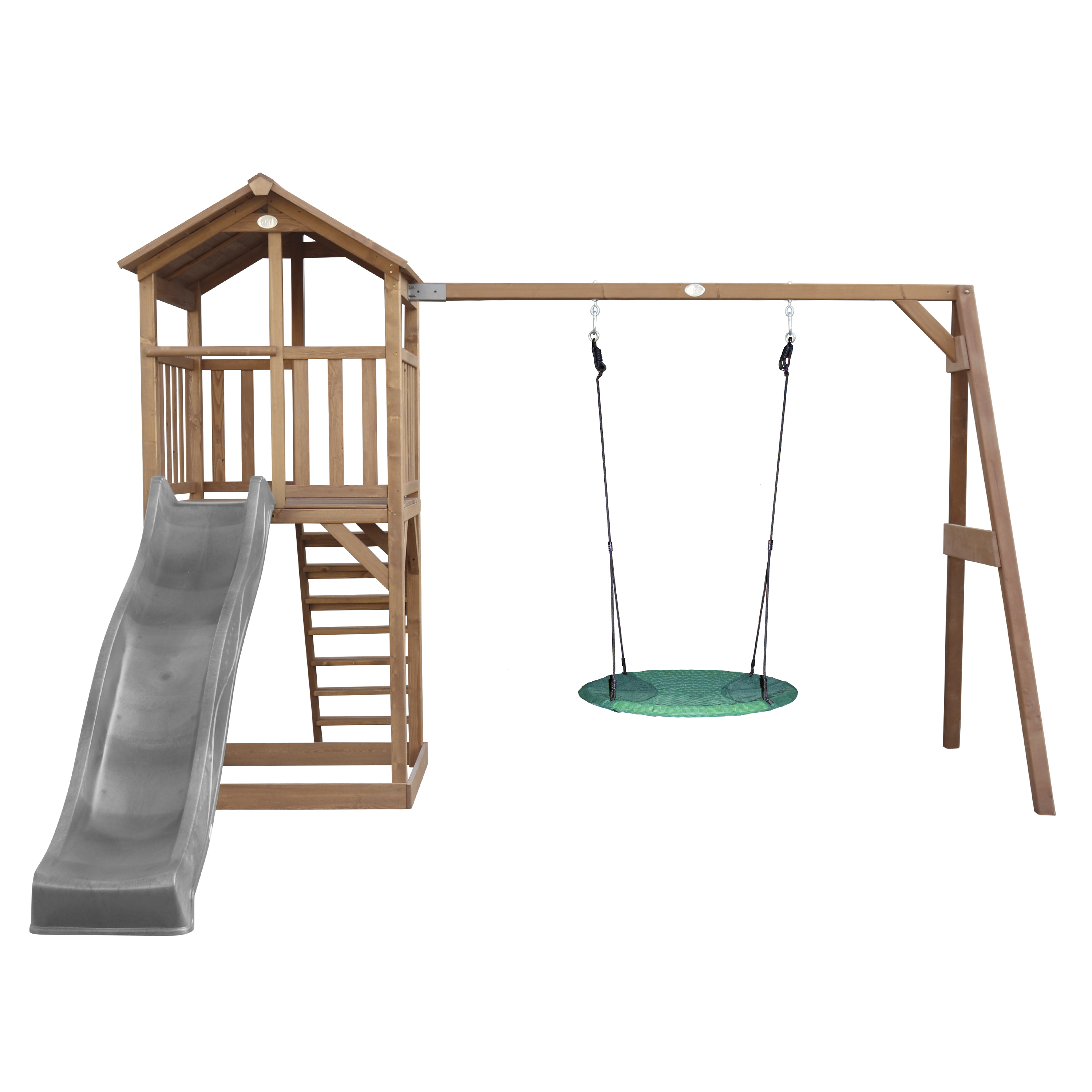 Spielplatz aus Holz mit Rutsche, Treppe und Schaukeln. Braunes Holz auf weißem Hintergrund.