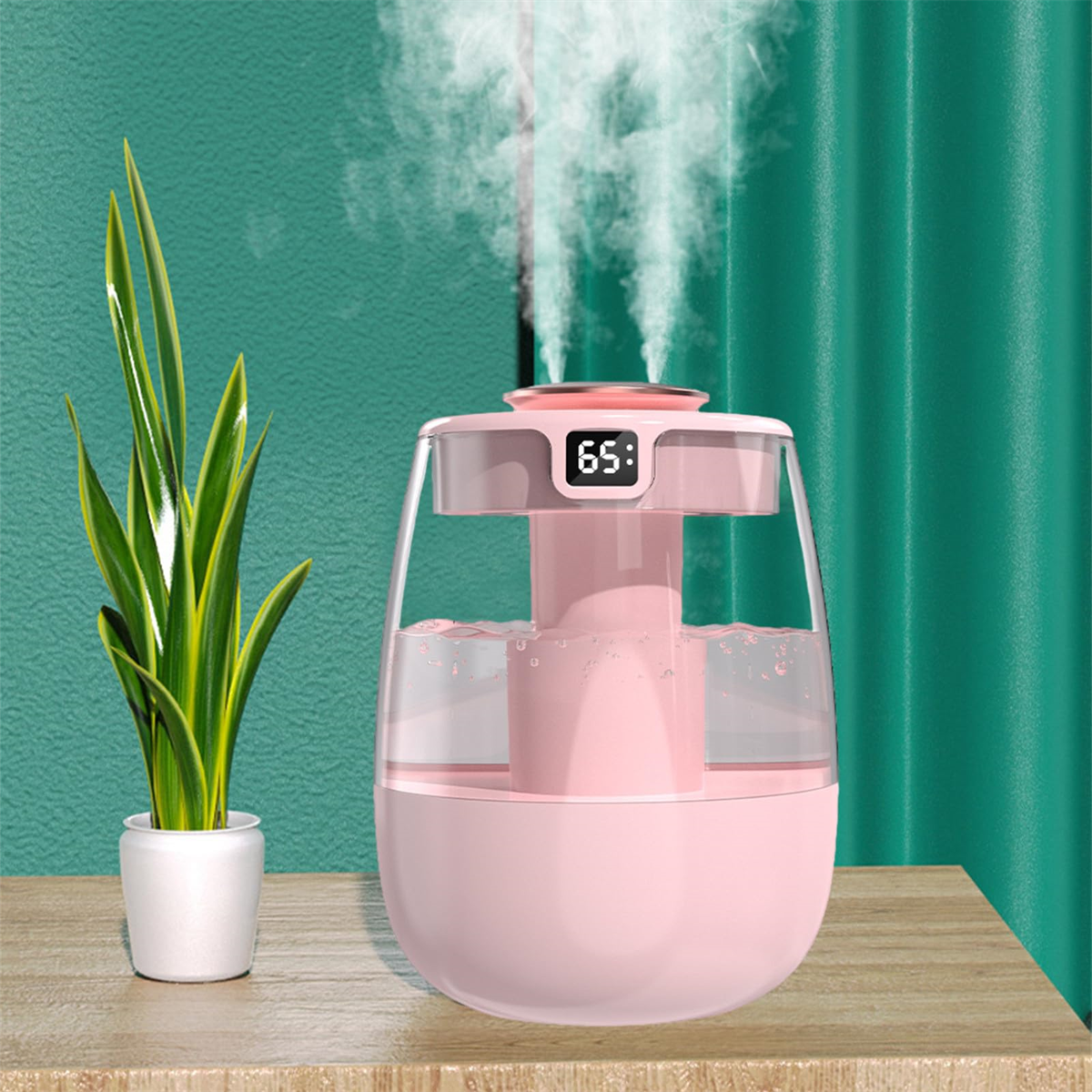 Ein rosa Luftbefeuchter mit Wasserdampf, ein digitales Display zeigt 65. Eine Pflanze links.