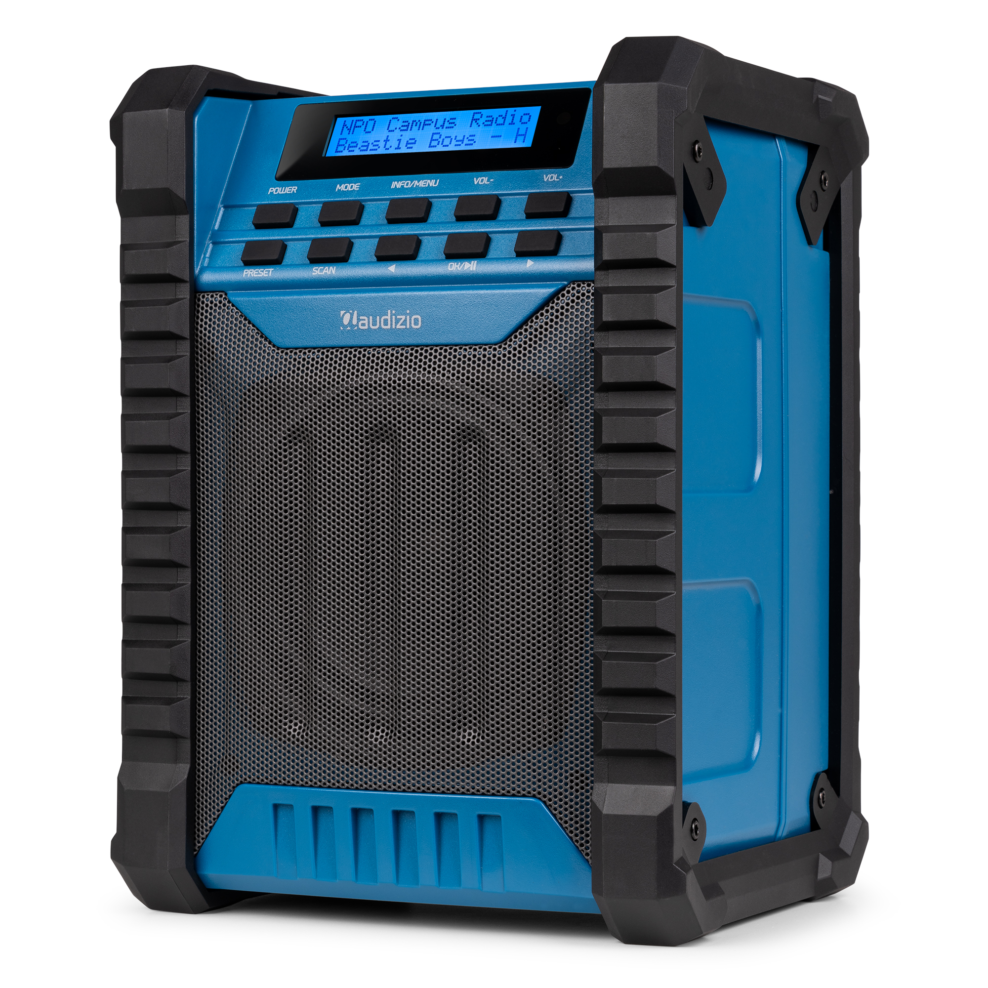 Una radio portátil azul y negra con pantalla digital, sobre un fondo blanco.