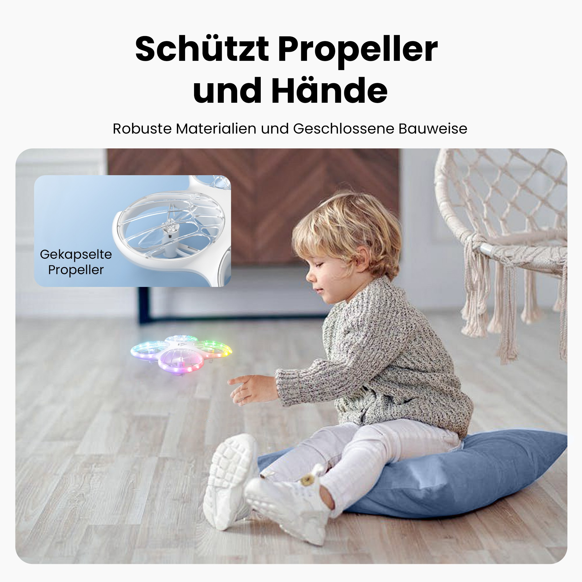 Ein Junge sitzt, Drohne schwebt, mit Nahaufnahme der Drohne und Text auf Deutsch.