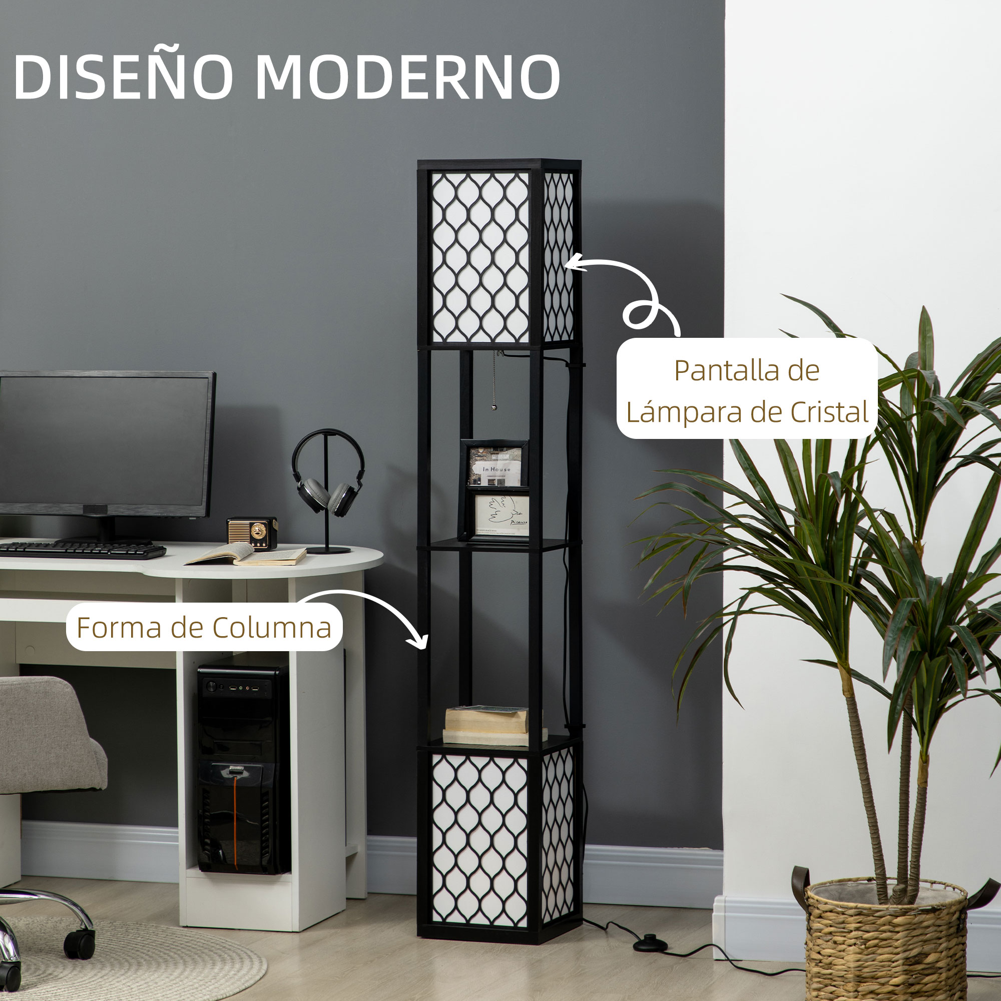 Una lámpara de pie de estilo moderno con estantes junto a un escritorio, una computadora y una planta en una pared gris.