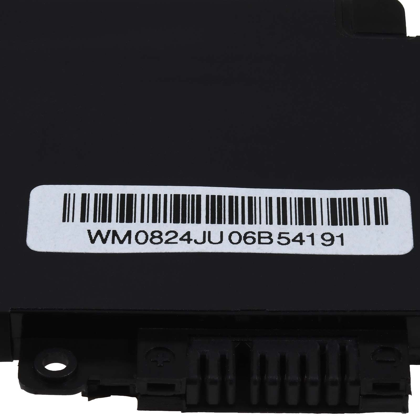 Primer plano de un componente electrónico negro con una etiqueta: 'WM0824JU06B54191' y un código de barras.