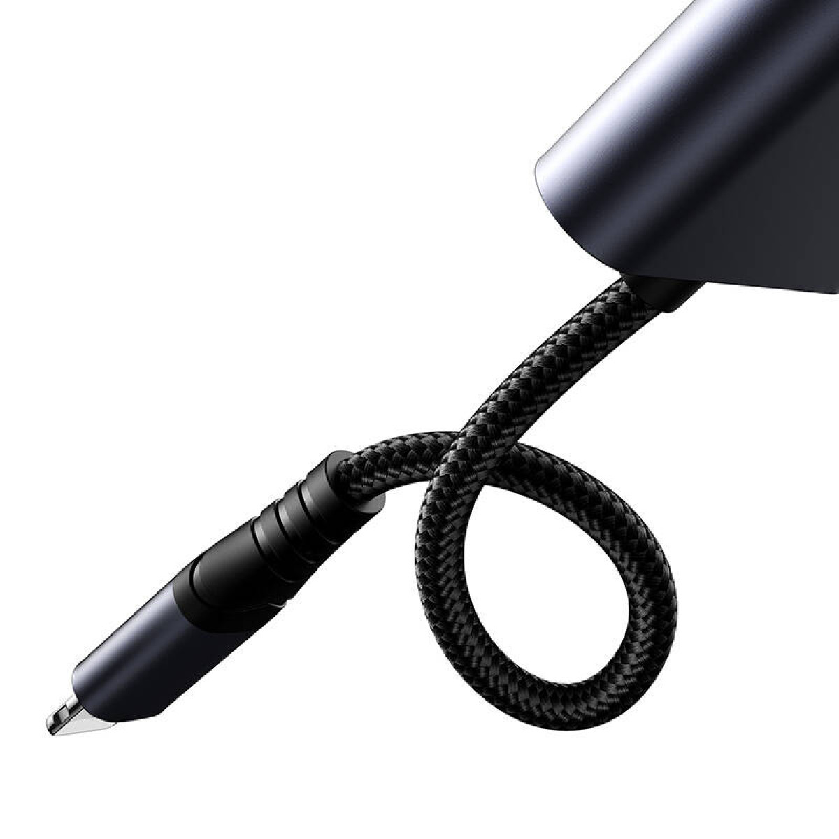 Primo piano di un cavo audio nero con una spina nera. Il cavo ha una trama intrecciata.