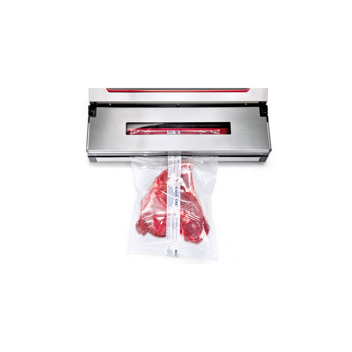 Zgrzewarka próżniowa z workiem surowego mięsa w środku. Maszyna jest srebrna, a tło białe.