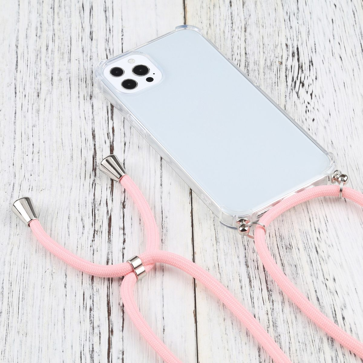 Eine transparente Handyhülle mit einem pinken Lanyard auf Holzgrund.