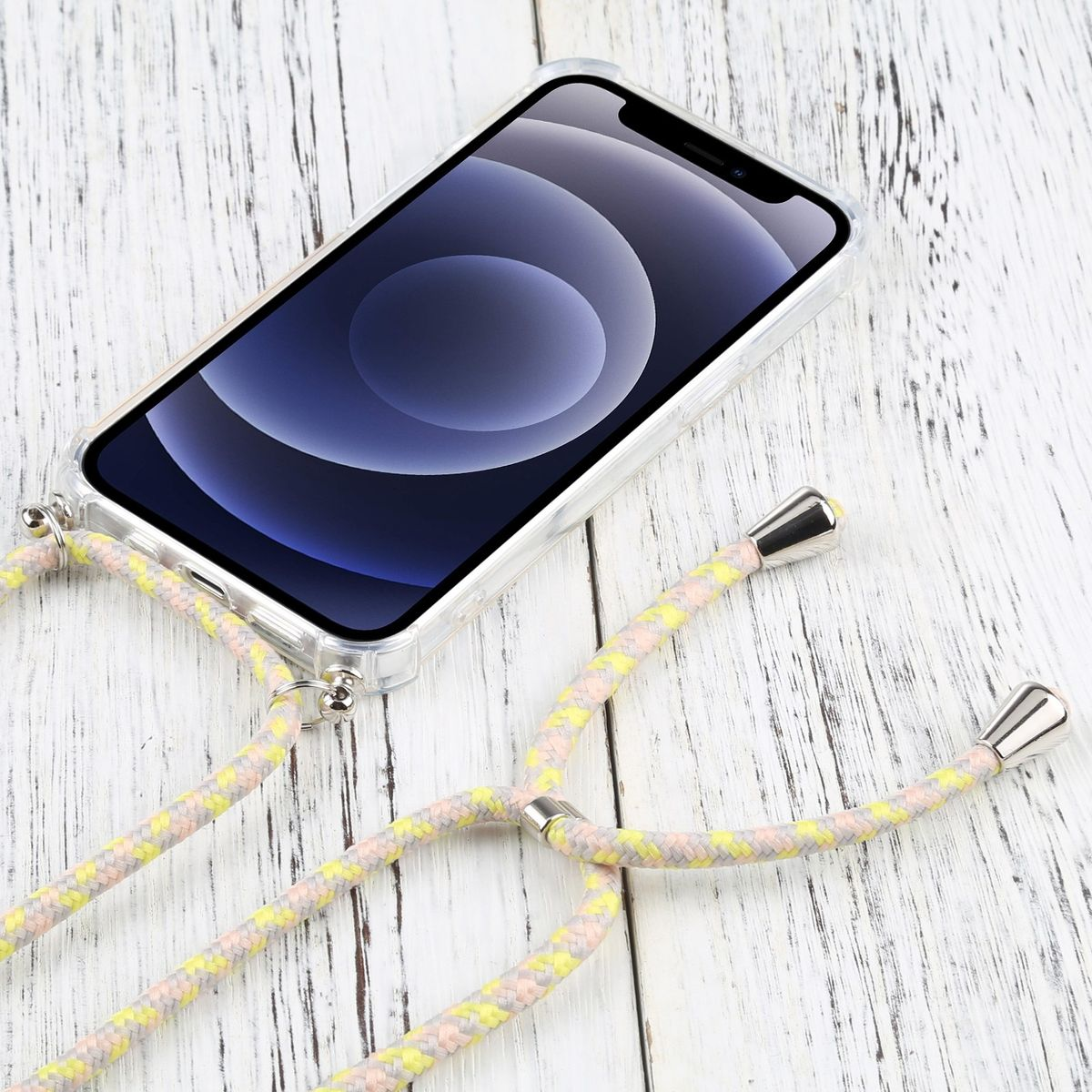 Telefon mit Hülle und Riemen auf weißem Holzgrund.