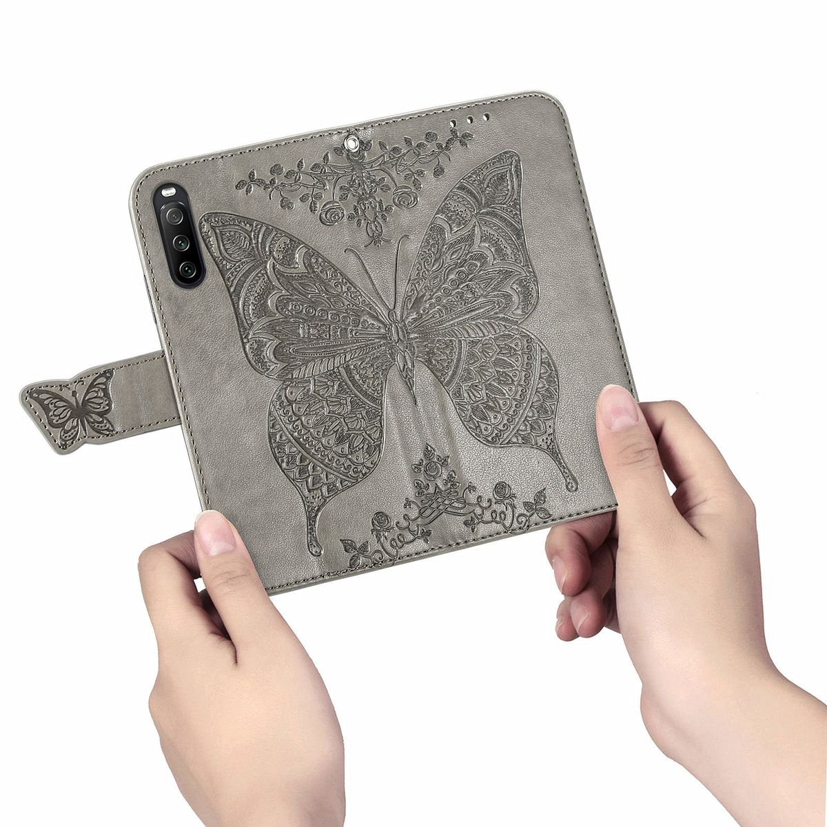 Handyhülle mit Schmetterlingsdesign, offen, von Händen gehalten.
