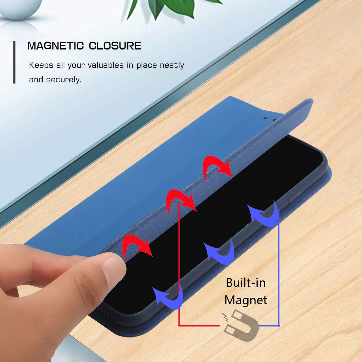 Hand hält Telefon mit blauem Cover. Nahaufnahme. Text und Pfeile. Holz-Tisch.