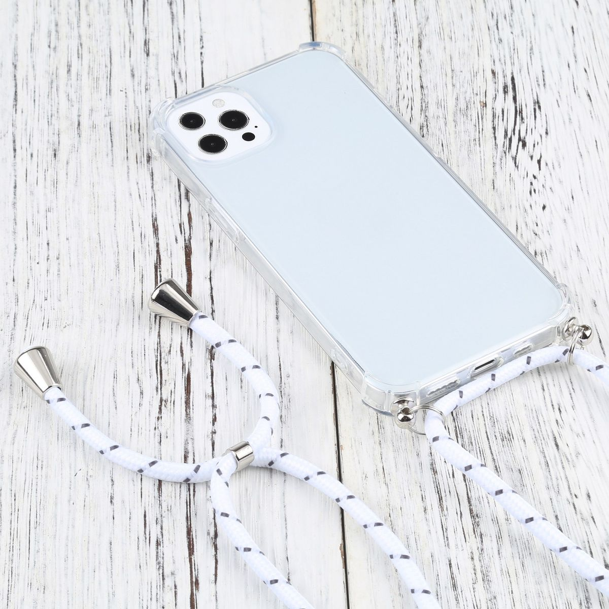 Transparente Handyhülle mit weißem Kordel-Lanyard. Die Handyhülle befindet sich auf einer Holzoberfläche.
