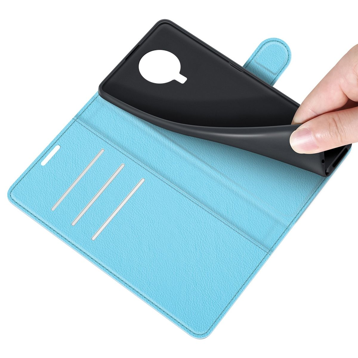 Eine Hand zieht ein schwarzes Telefon aus einer hellblauen Handyhülle. Die Innenseite hat Kartenfächer.