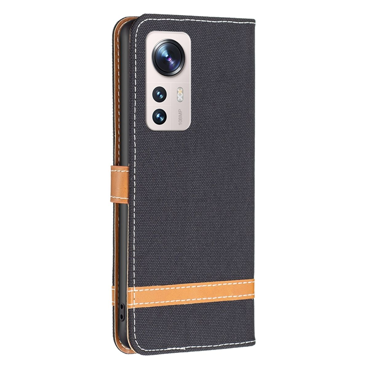 Eine schwarze Handyhülle mit braunem Riemen und Akzenten, geschlossen, mit einem Telefon darin.