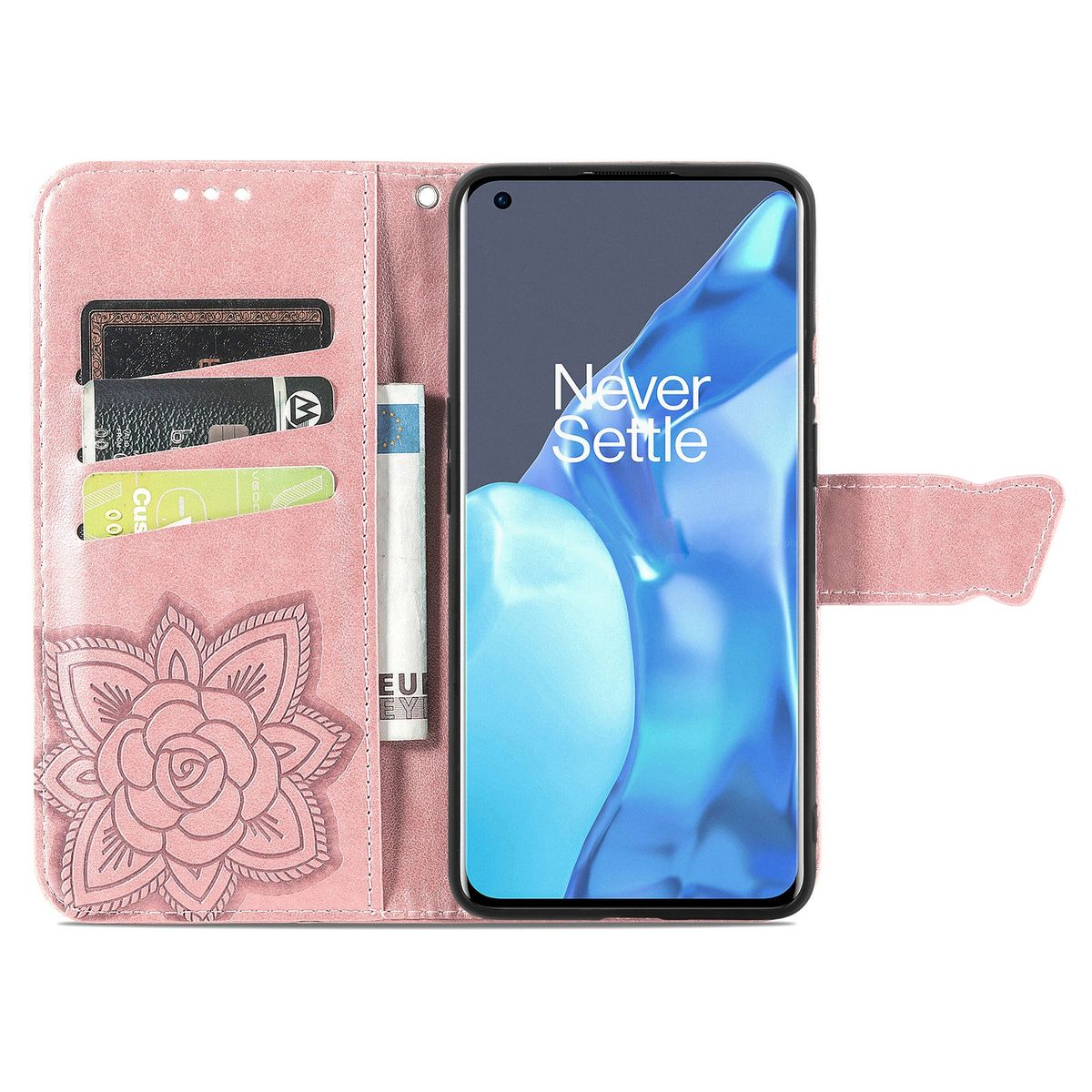 Rosa Handyhülle geöffnet. Sie hat Kartenfächer, ein Blumendesign und ein Handy mit 'Never Settle'.
