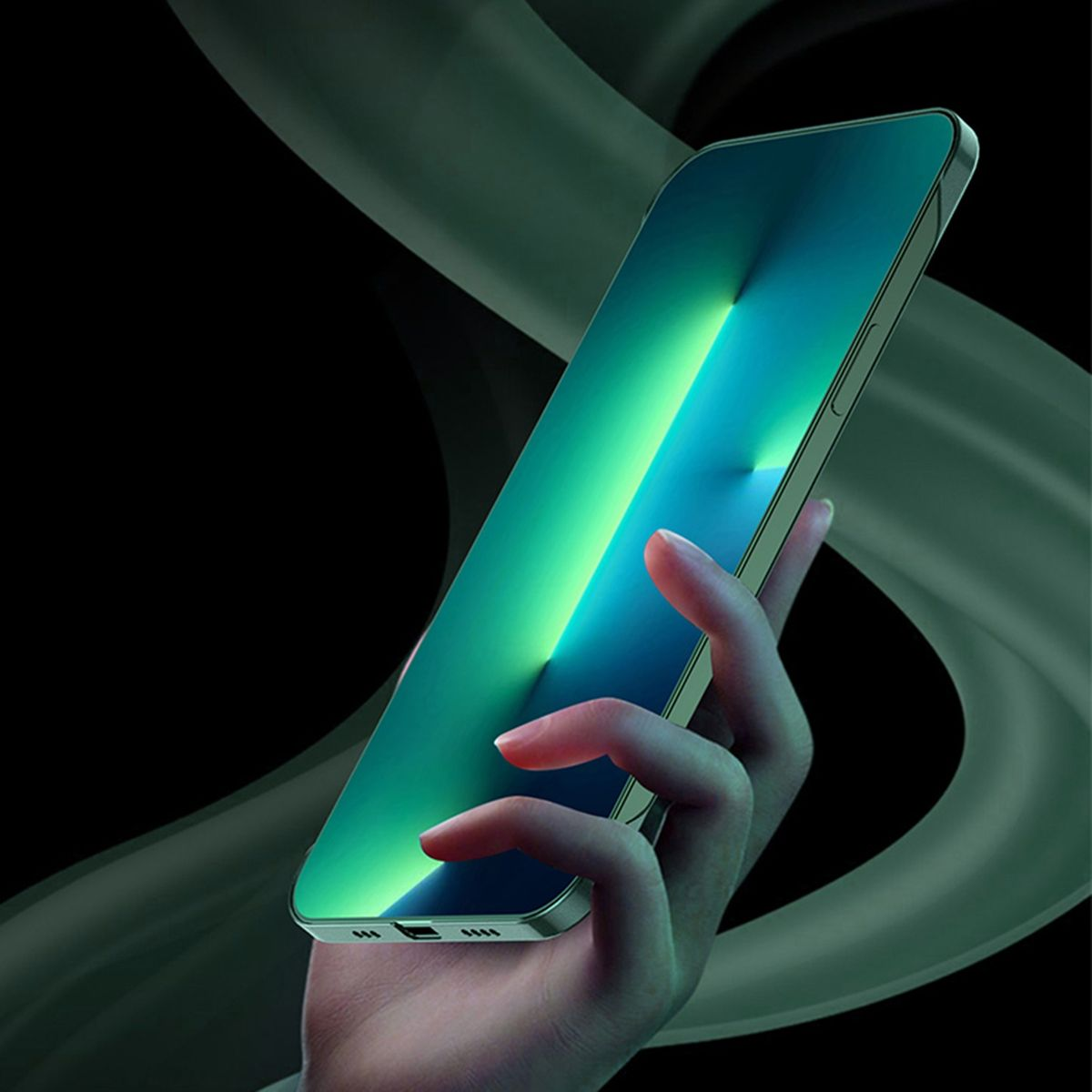 Eine Hand hält ein Telefon, das einen hellgrünen Bildschirm anzeigt. Der Hintergrund ist dunkel und verschwommen.