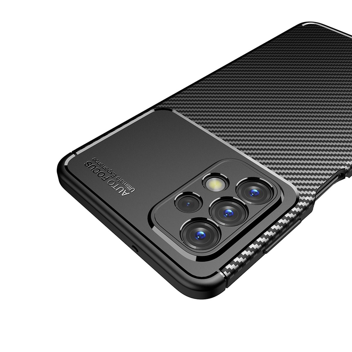 Schwarzes Telefon mit Carbonfaserstruktur. Das Telefon hat eine Dreifachkamera.