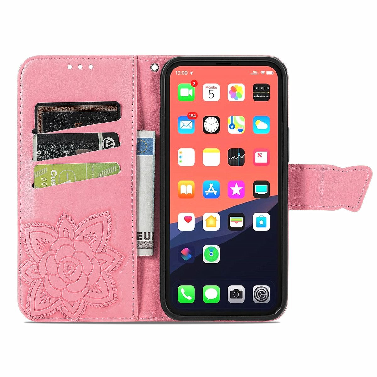 Rosa Handyhülle offen. Telefon mit Karten und Bargeld im Inneren. Weißer Hintergrund.