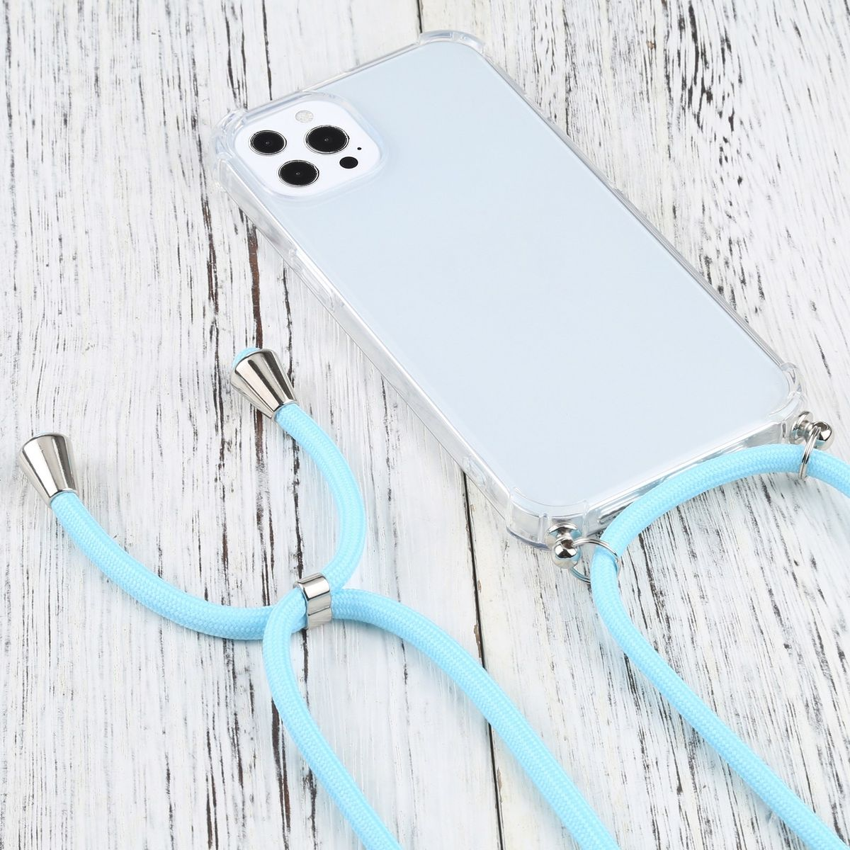 Transparente Handyhülle mit blauem Seilriemen. Telefon auf Holzgrund.