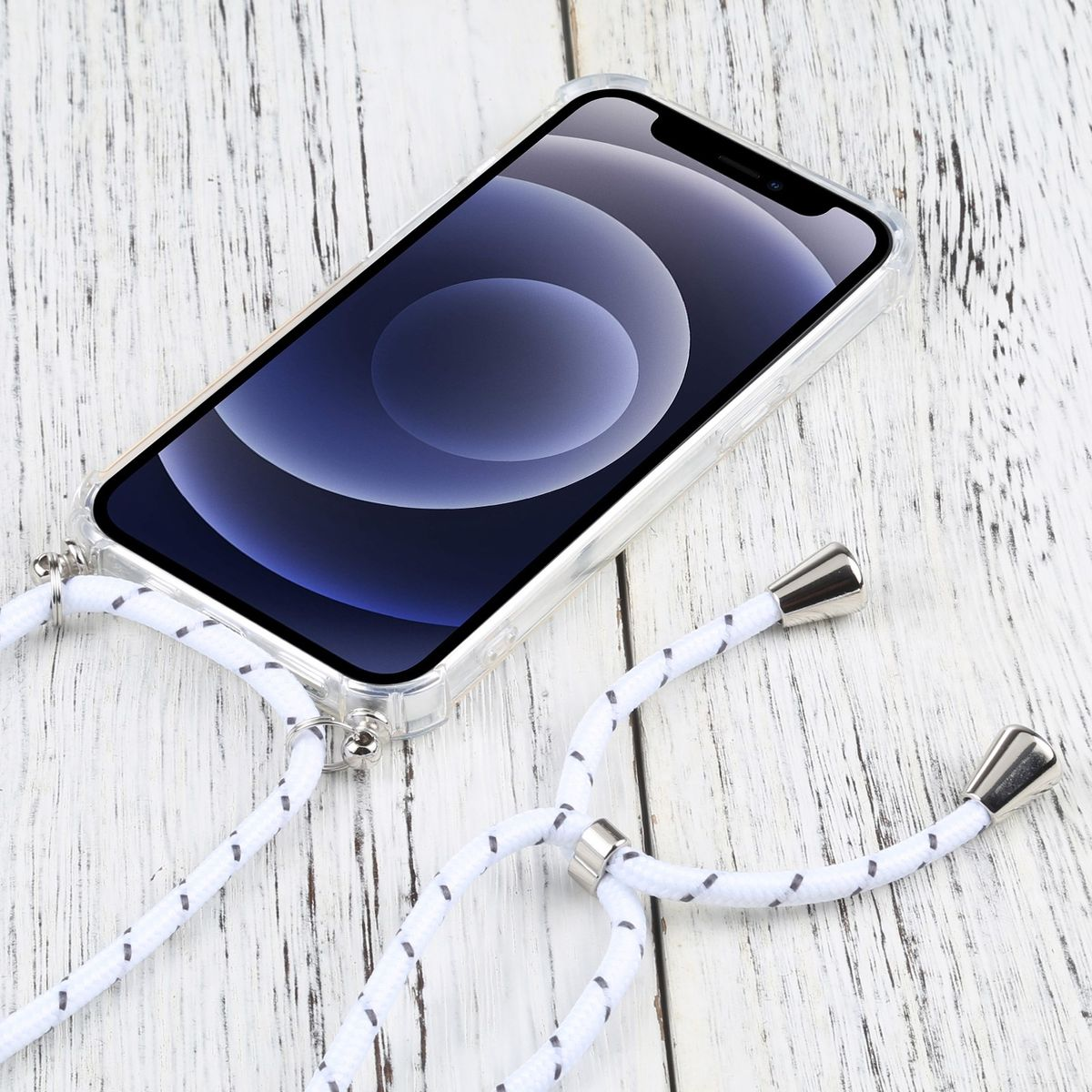 Transparente Handyhülle mit weißem Seil. Die Handyhülle befindet sich auf einer Holzoberfläche. Das Telefon ist in der Hülle.