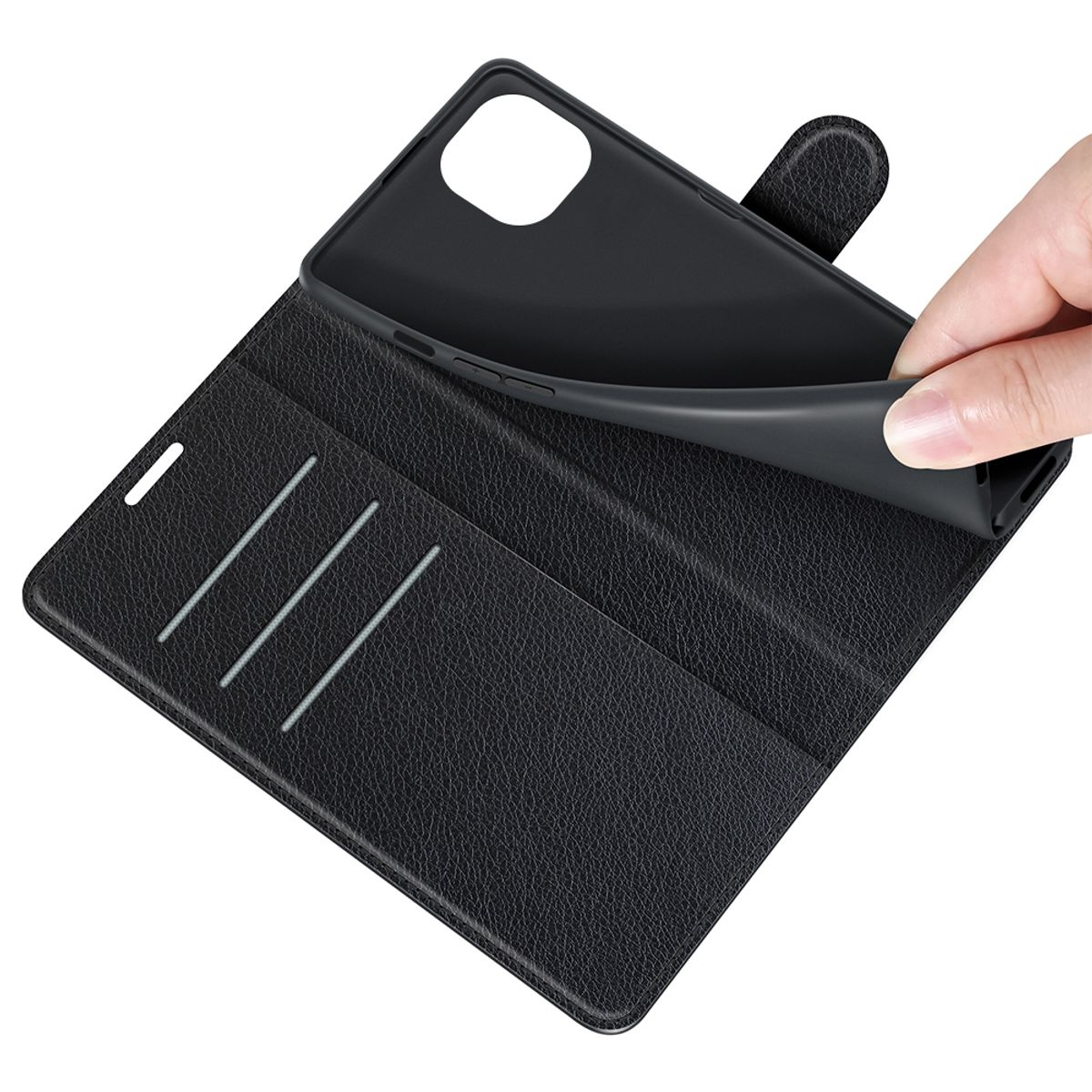 Schwarze Handyhülle mit Telefon. Eine Hand nimmt das Telefon aus der geöffneten Hülle.