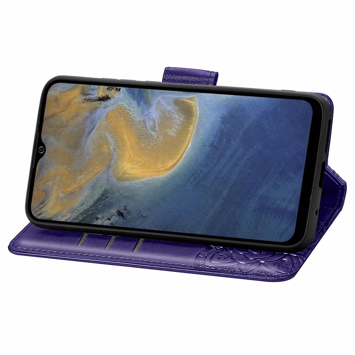 Lila Handyhülle mit einem Telefon darin. Die Hülle ist geöffnet. Das Telefon befindet sich auf einer Holzoberfläche. Das Telefon ist an.