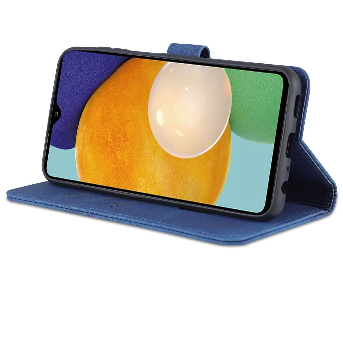 Blaue Handyhülle mit Telefon. Das Telefon steht aufrecht. Weißer Hintergrund.