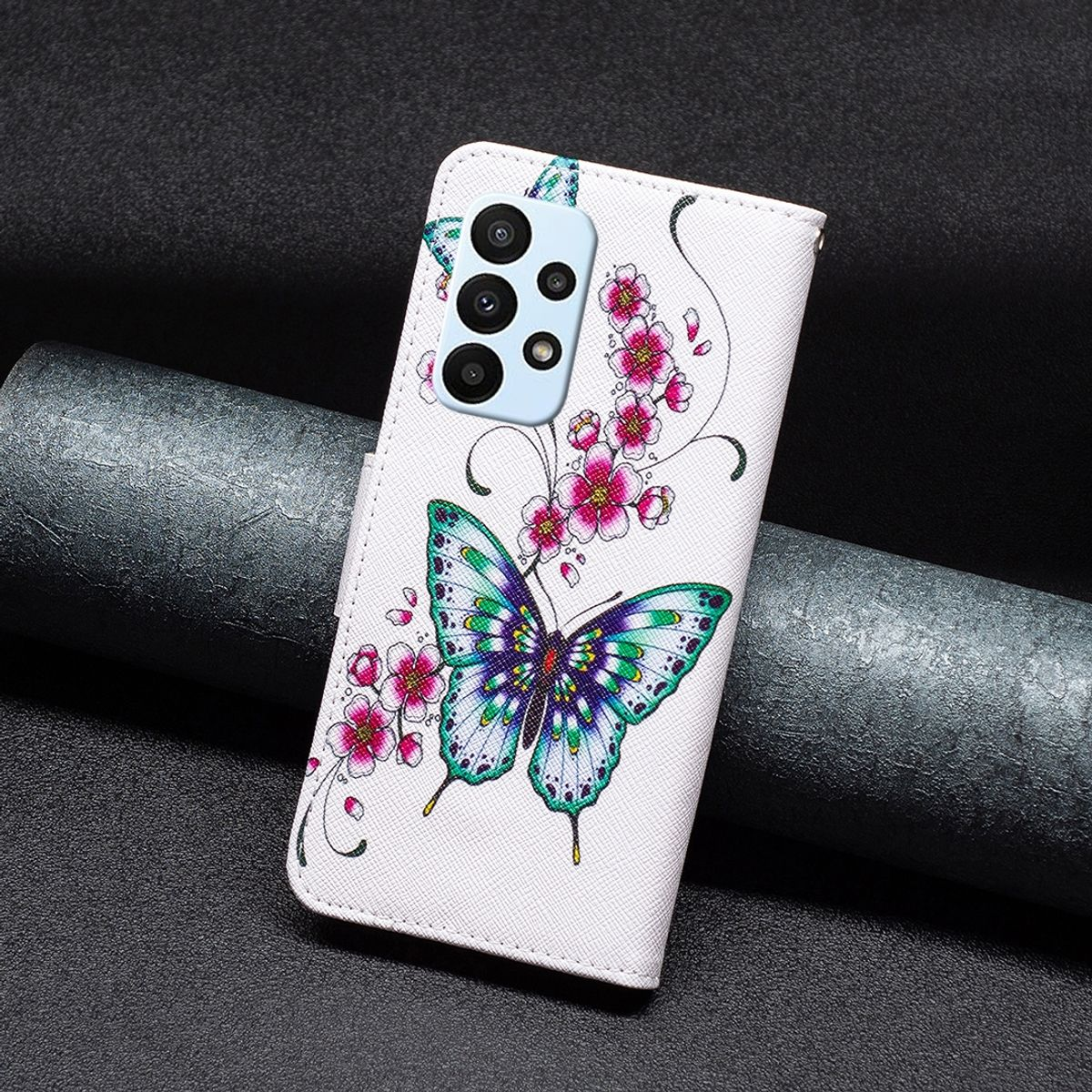 Weiße Handyhülle mit Schmetterlings- und Blumendesign, mit Telefon innen.
