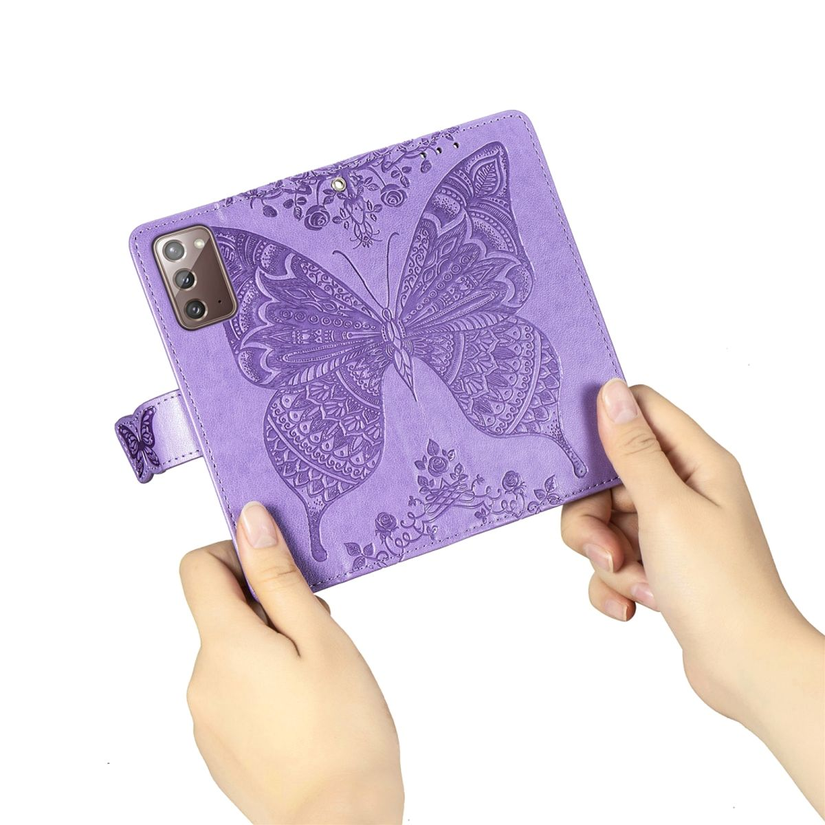 Lila Handyhülle mit Schmetterlingsdesign. Eine Hand hält die offene Hülle.