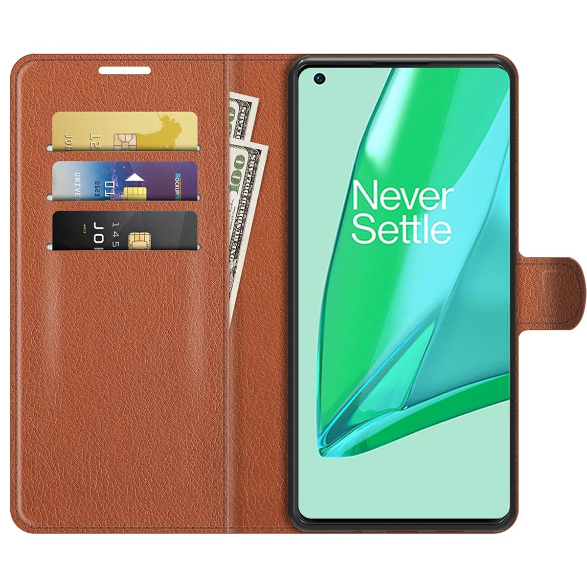Braune Handyhülle mit Karten und Geld darin. Das Telefon zeigt 'Never Settle'.