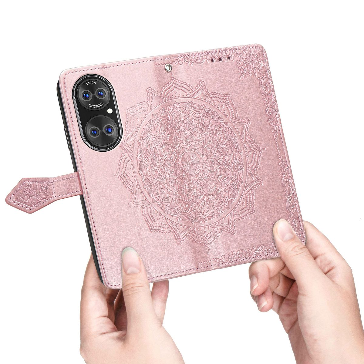 Rosa Handyhülle mit geprägtem Mandala-Design, gehalten von Händen.