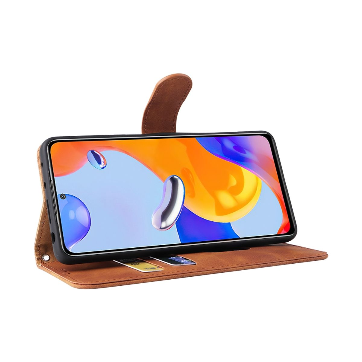 Eine braune Handyhülle, offen, mit einem Telefon, das einen farbenfrohen Bildschirm zeigt. Die Hülle hat Kartenfächer. Der Hintergrund ist weiß.