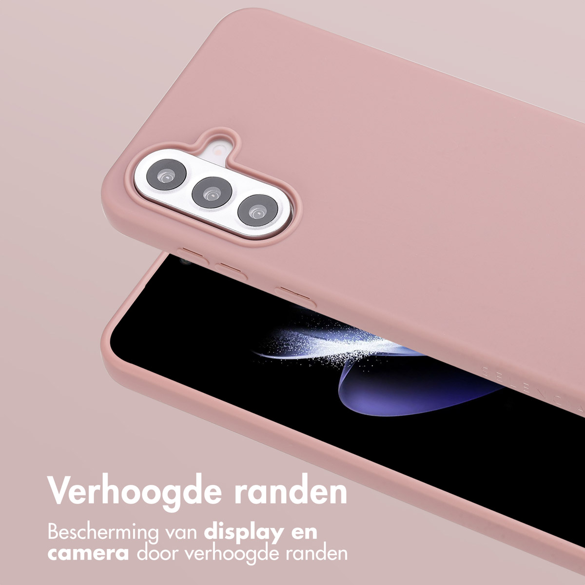 Coque de téléphone rose. La coque est placée sur une surface et comporte du texte en bas.