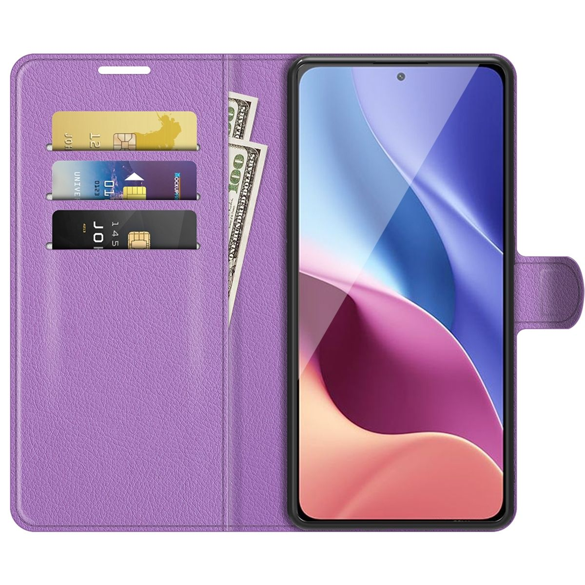 Offene lila Handyhülle mit Karten und Geld. Ein Telefon ist drin, das Display zeigt.