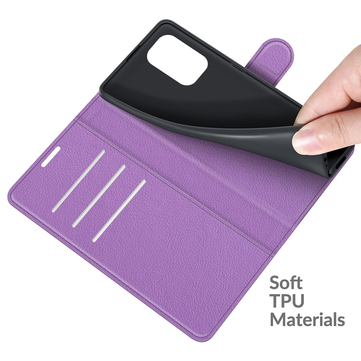 Violette Handyhülle mit Kartenfächern. Eine Hand zieht ein schwarzes Telefon heraus.