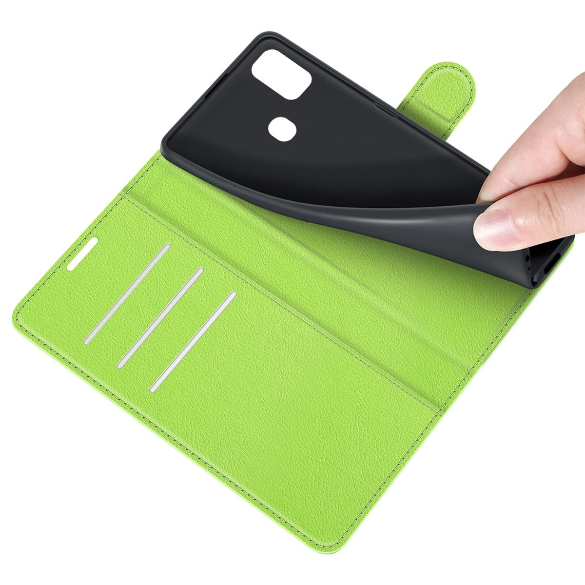 Eine grüne Handyhülle ist geöffnet, und eine Hand nimmt das schwarze Telefon daraus heraus.