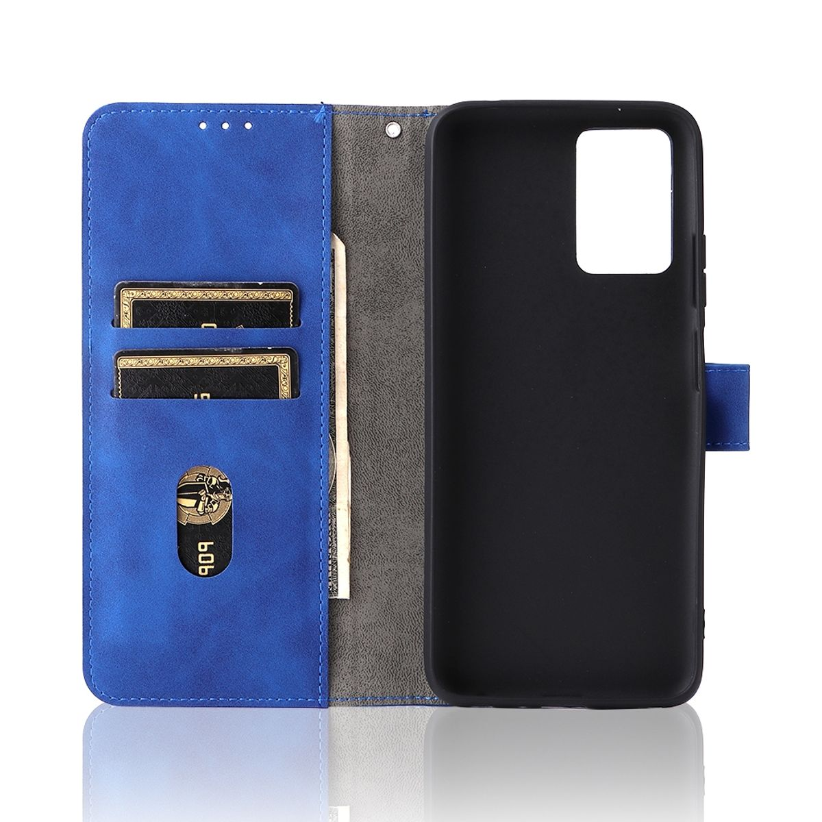 Blaue Handyhülle mit Kartenfächern. Geöffnet, um Karten und schwarzes Telefon zu zeigen. Weißer Hintergrund.