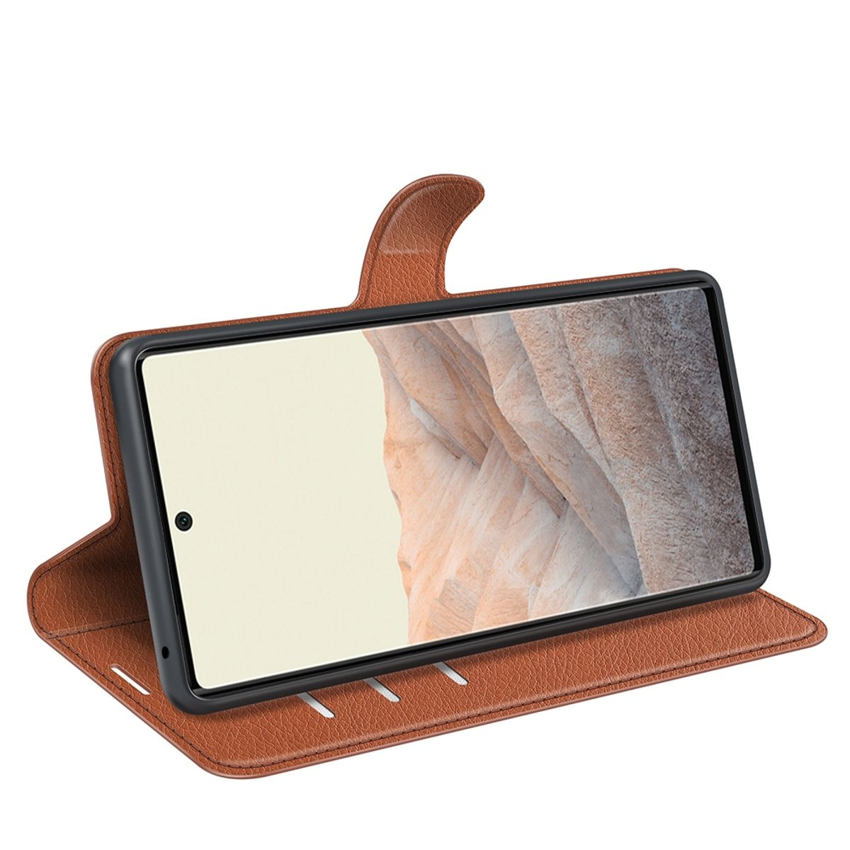 Braune Leder-Handyhülle mit Telefon. Geöffnet, mit Landschaftsbild auf dem Bildschirm.