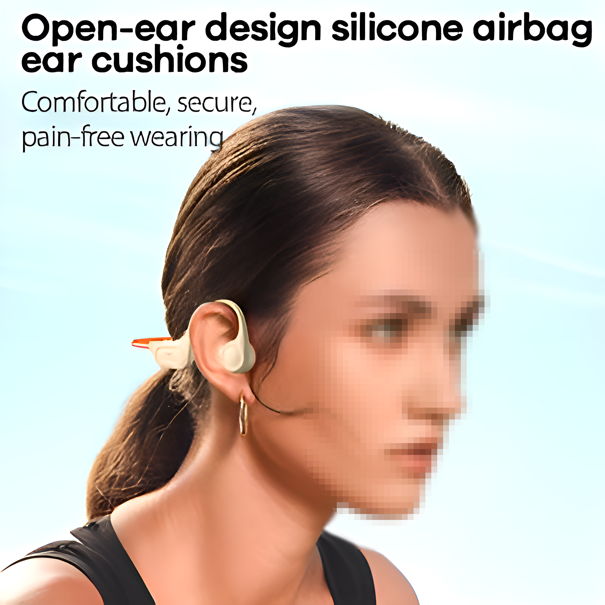 Frau mit Open-Ear-Kopfhörern. Der Hintergrund ist Himmel. Die Kopfhörer sind weiß und orange.