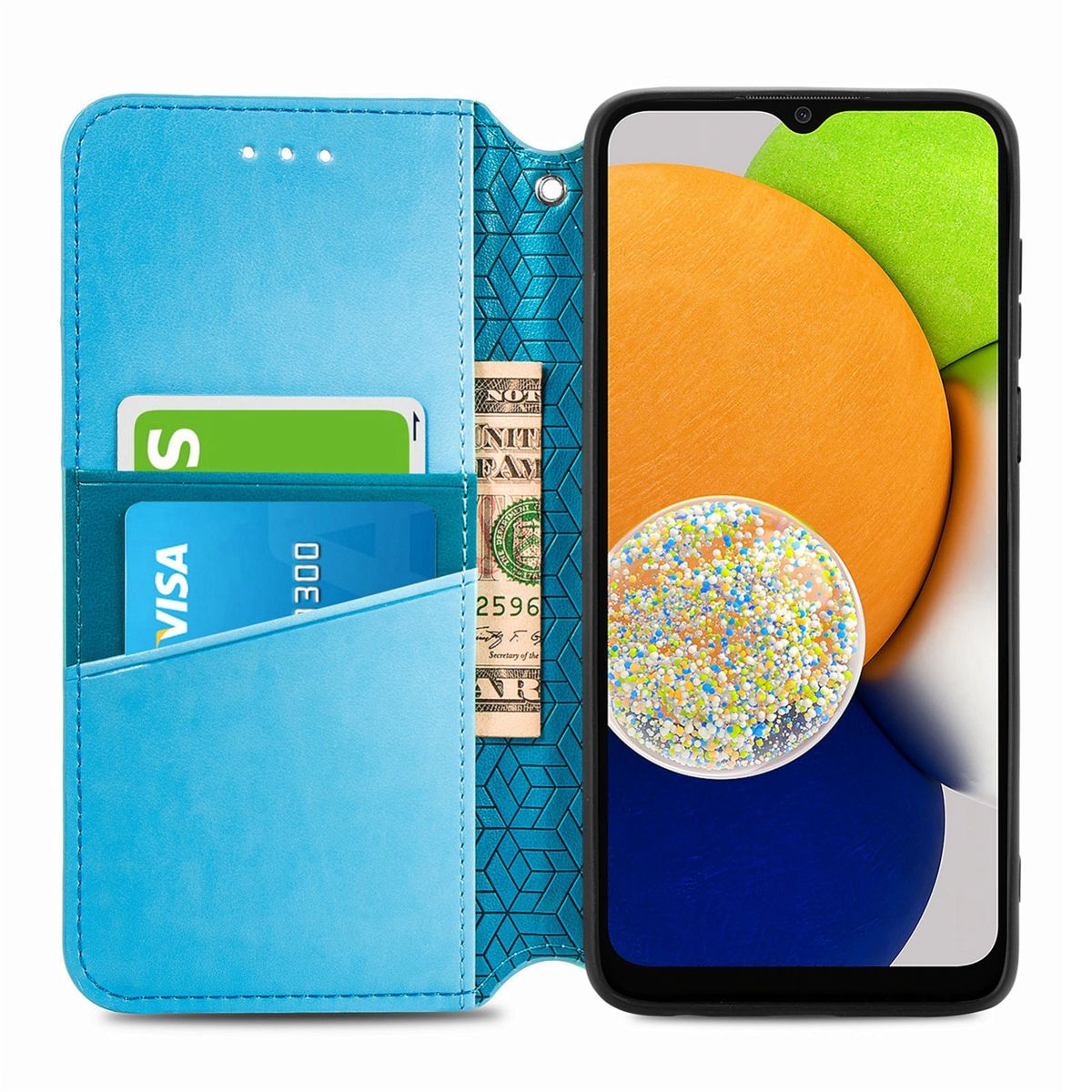 Blaue Handyhülle offen mit Karten, Geld und Telefon. Der Hintergrund ist weiß.